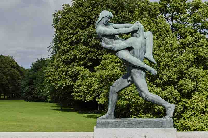 55 - Noruega - Oslo - parque Vigeland - El Puente - escultura